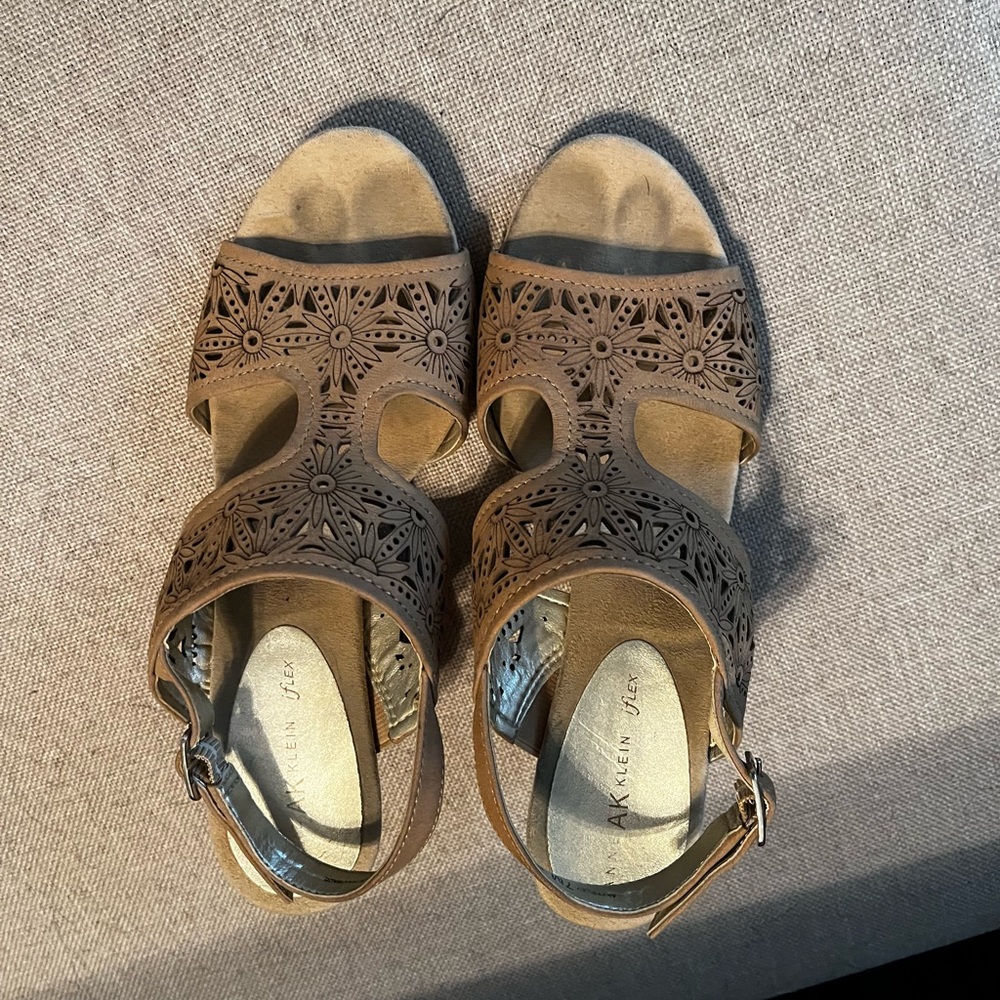 Anne Klein tan wedges floral print